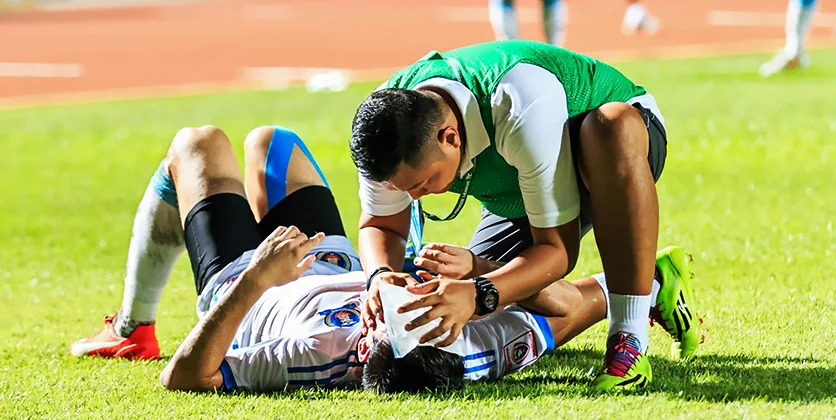 Spor Sakatlıklarının Önlenebilmesi ya da Azaltılabilmesi İçin Takım Doktorlarının Görevleri